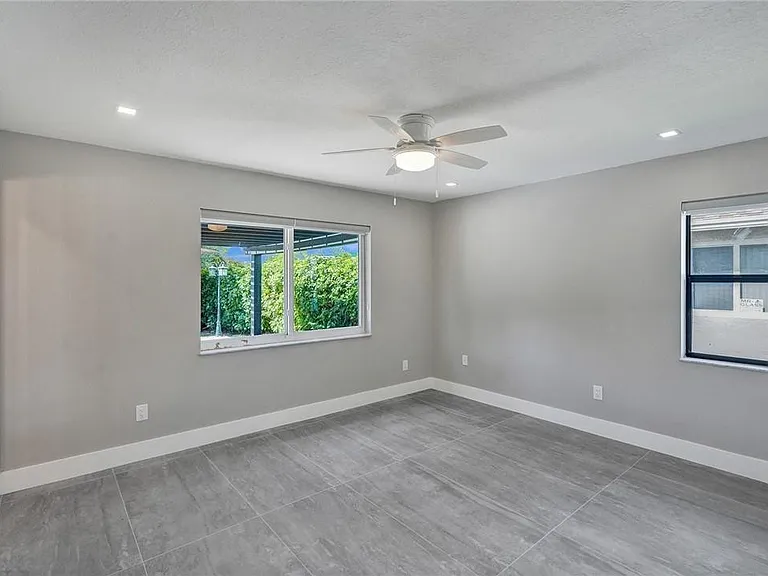 11627 SW 50th St — Photo 28