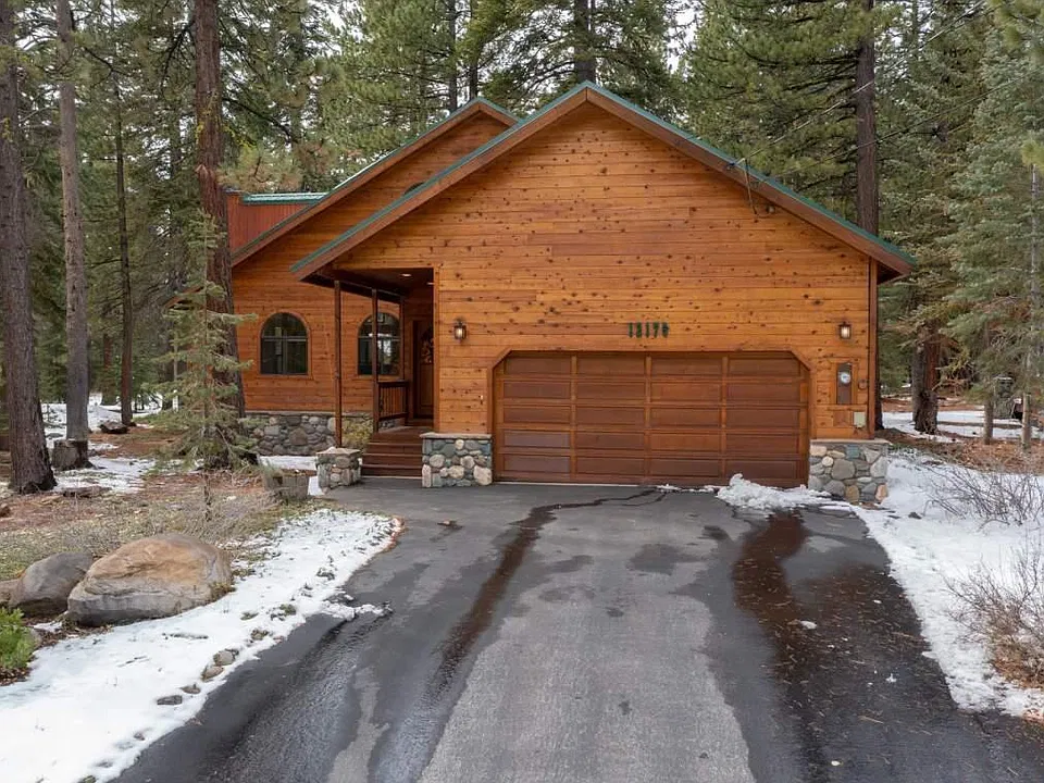 12176 Landeau Ln