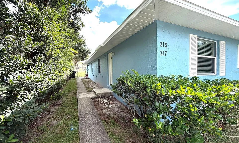 215 E Hibiscus Dr