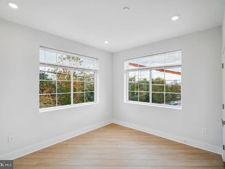 646 N 32nd St #4 — Photo 7