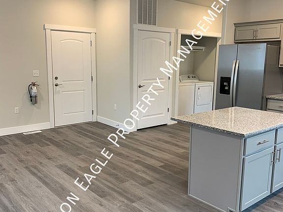 3rd image of 523 Borah Ave W #4