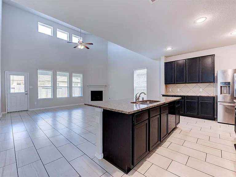 4542 Medrano Trl — Photo 9