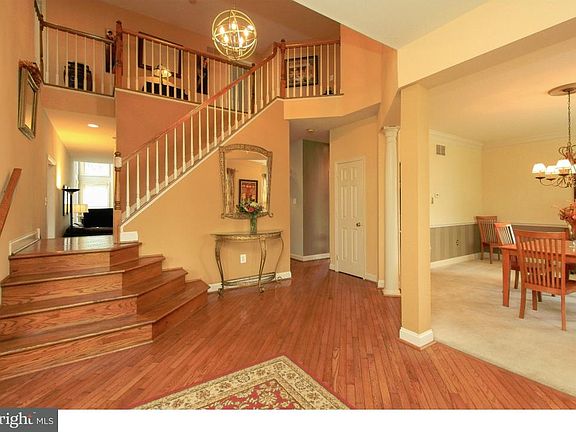 5th image of 141 E Peters Ln