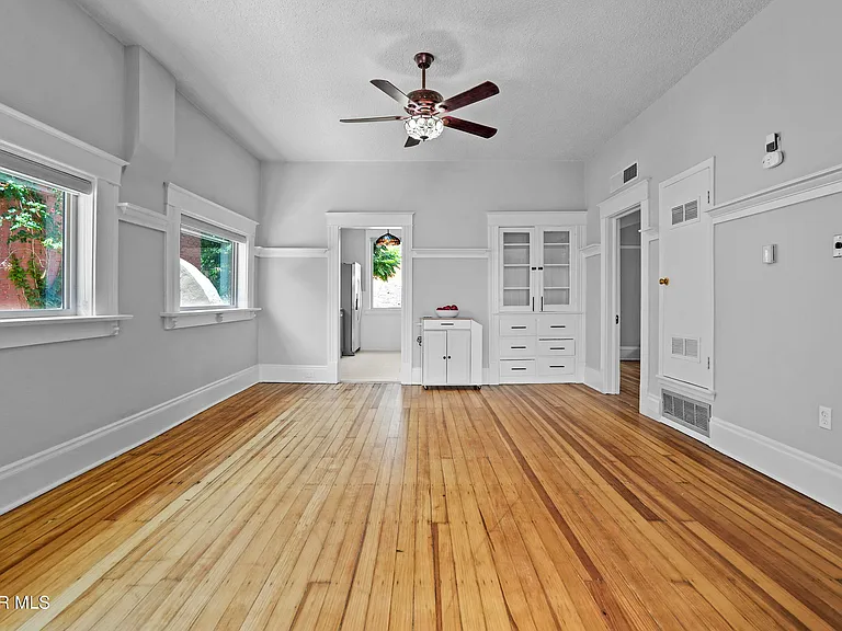 305 E River Ave — Photo 19