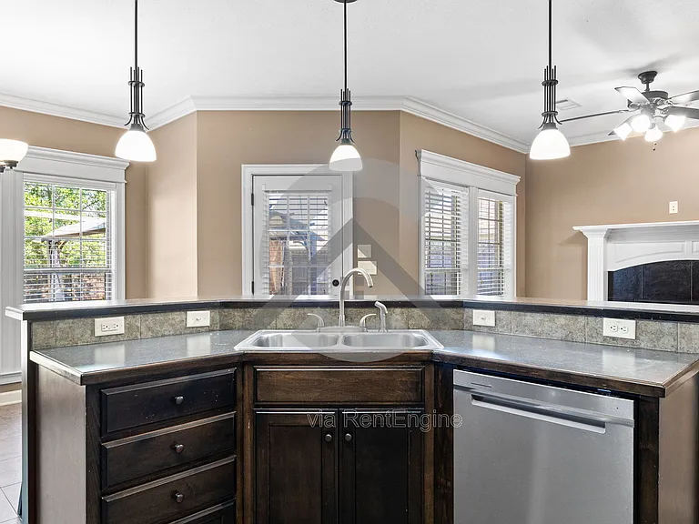 3005 Plateau Dr — Photo 5