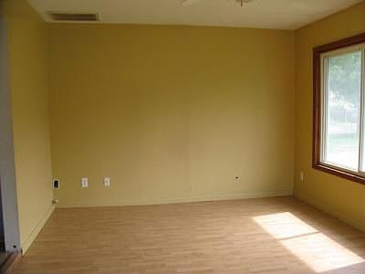 5th image of 919 Daffodil Dr