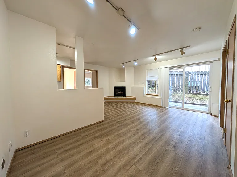 Rowan Grove Apts — Photo 12