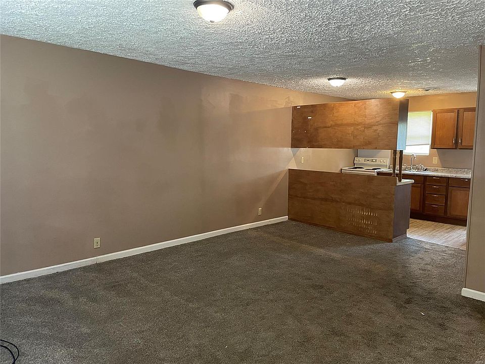 212 E Midland St, Poplar Bluff, MO 63901 | Zillow