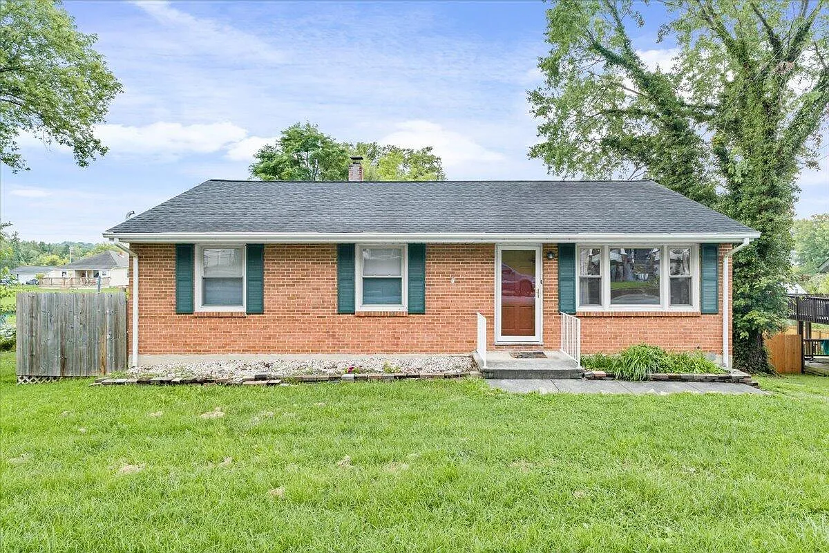 4 bed, 2.0 bath, 1808 sqft, $1,995 — Photo 1