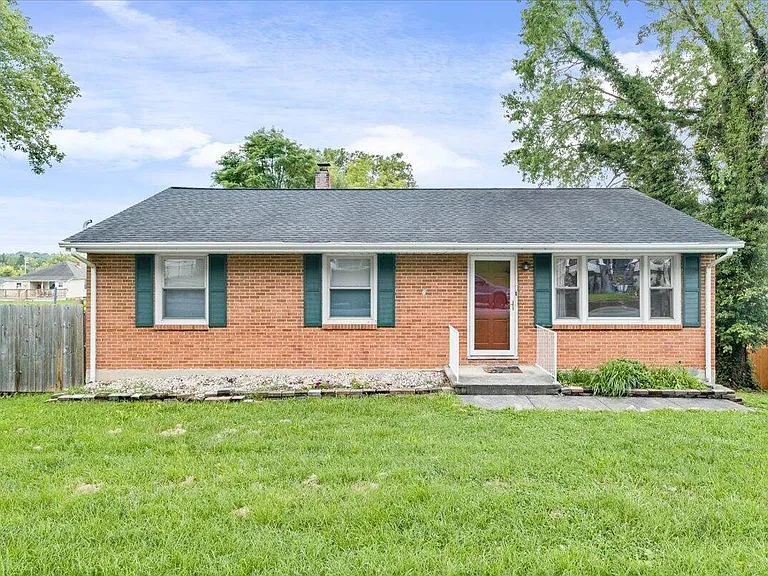 2313 King St NE — Photo 1