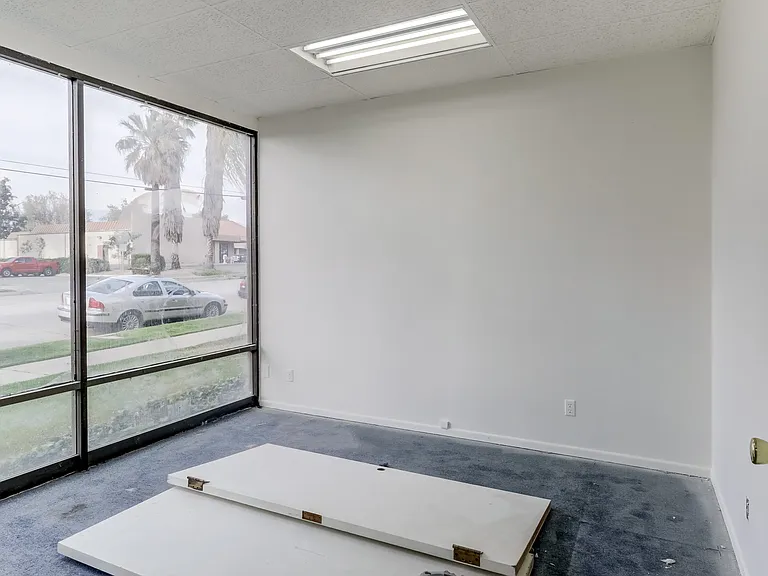 823 W Colton Ave — Photo 7