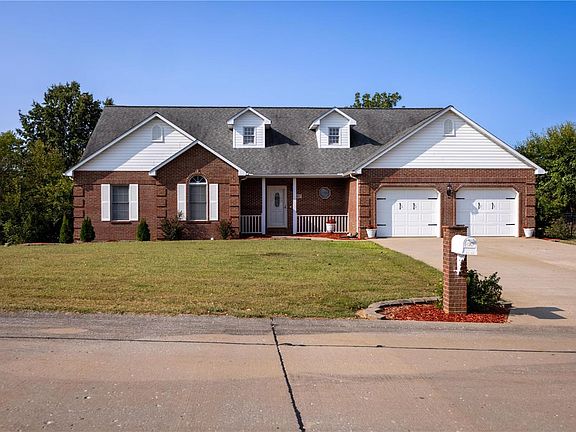 3rd image of 2487 Saint Andrews Dr