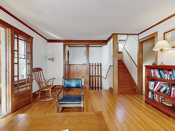 4th image of 812 Wisconsin Ave