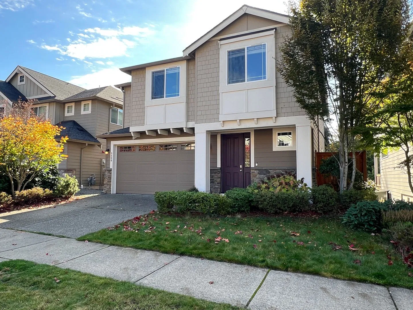 Spacious 4 Bedroom Home Near Edmonds with Bonus Rooms & In-Law Suite - Avail NOW! — Photo 1
