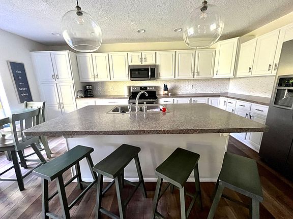 5th image of 9367 S Pointe Lasalles Dr