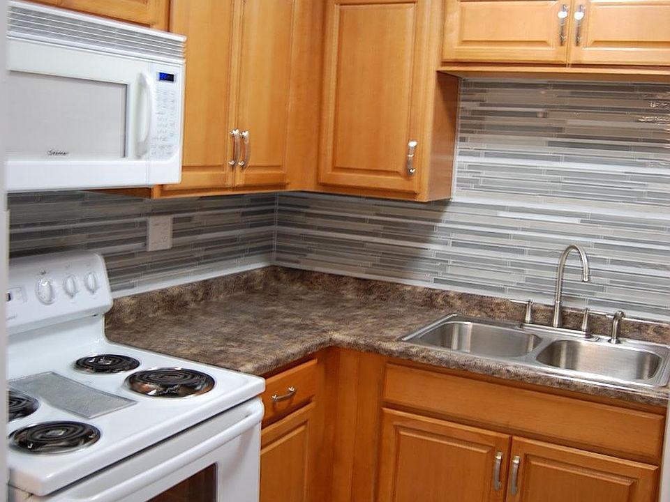1st image of 1132 Troost Ave #206