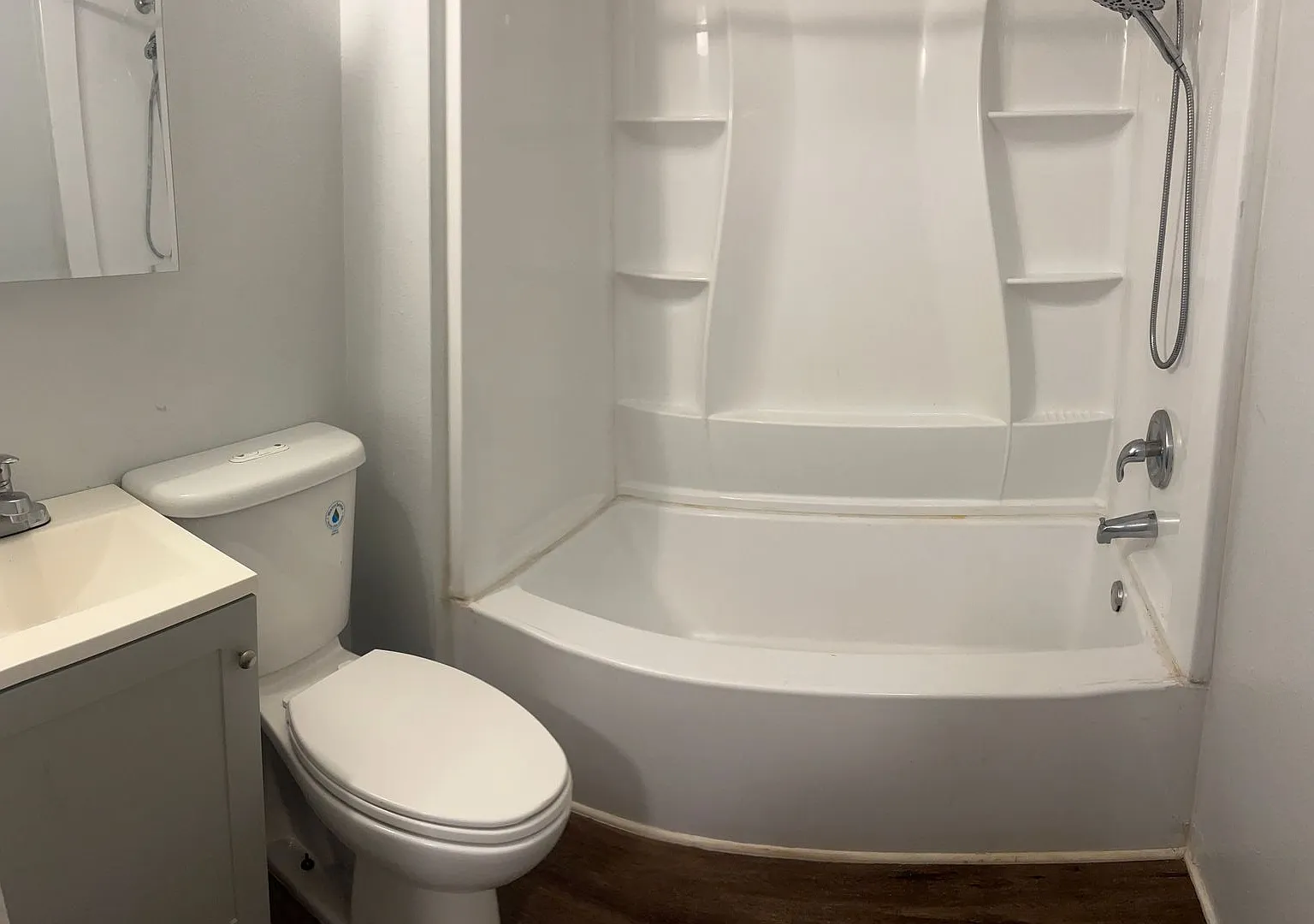 Unique 2 bdrm Apartment — Photo 4