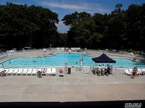 3rd image of 279 Brettonwoods Dr