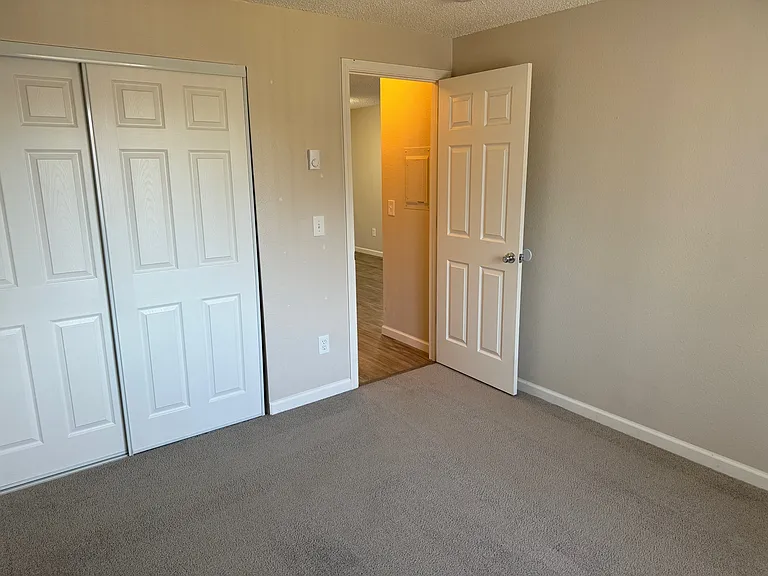 Emerald Park Apartments — Photo 8