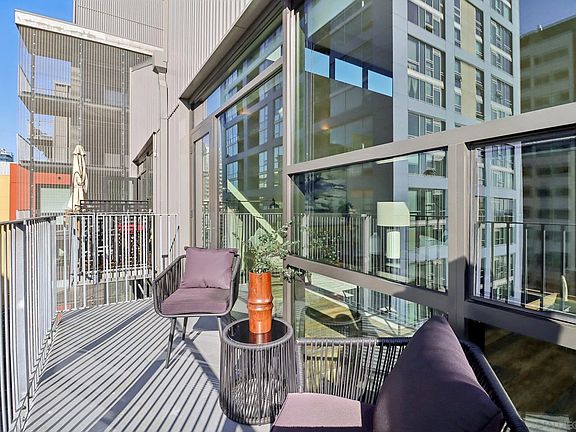 4th image of 350 11th Ave Unit 920