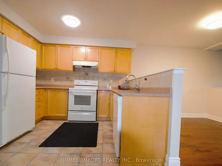 28 Deerwood Cres — Photo 5