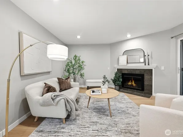 3233 NE 12th Street #207, Renton, WA 98056