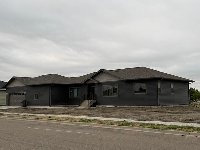 1st image of 407 Dakota Ave