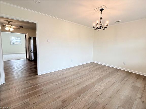 4th image of 3216 Country View Rd