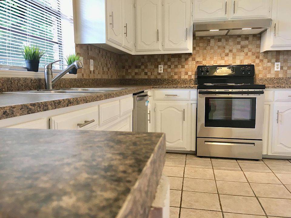 1st image of 334 S Stewart Ave