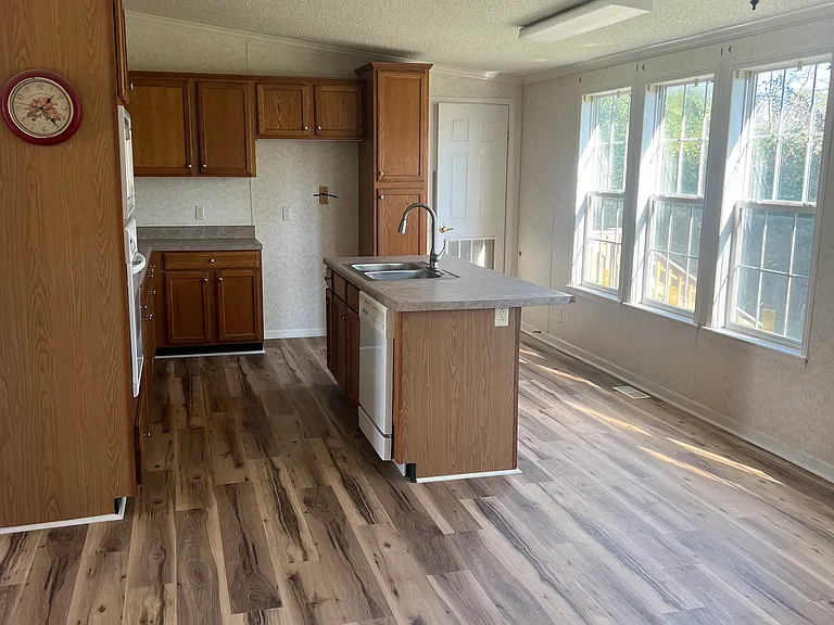 1008 Green St — Photo 9