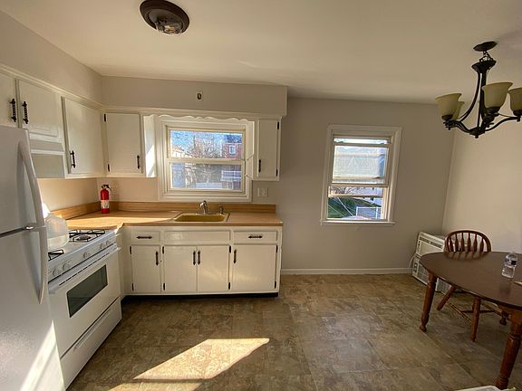3rd image of 21 Wadsworth Ave #2