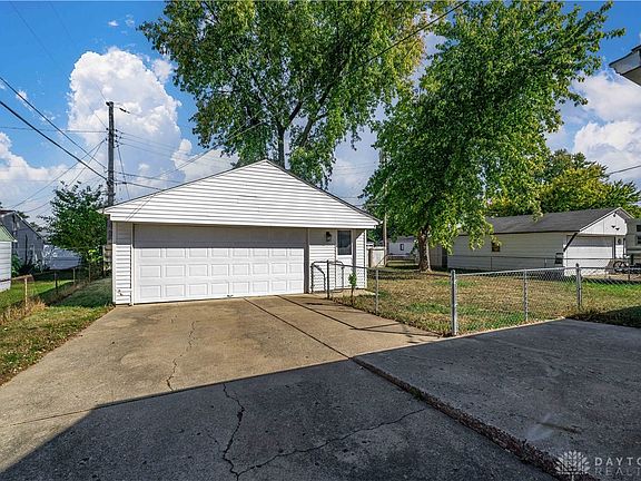 4th image of 2615 Maplegrove Ave