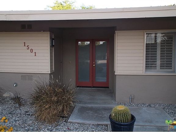 Double door entry