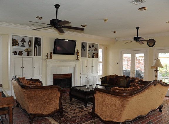 3rd image of 202 Oak Alley Dr
