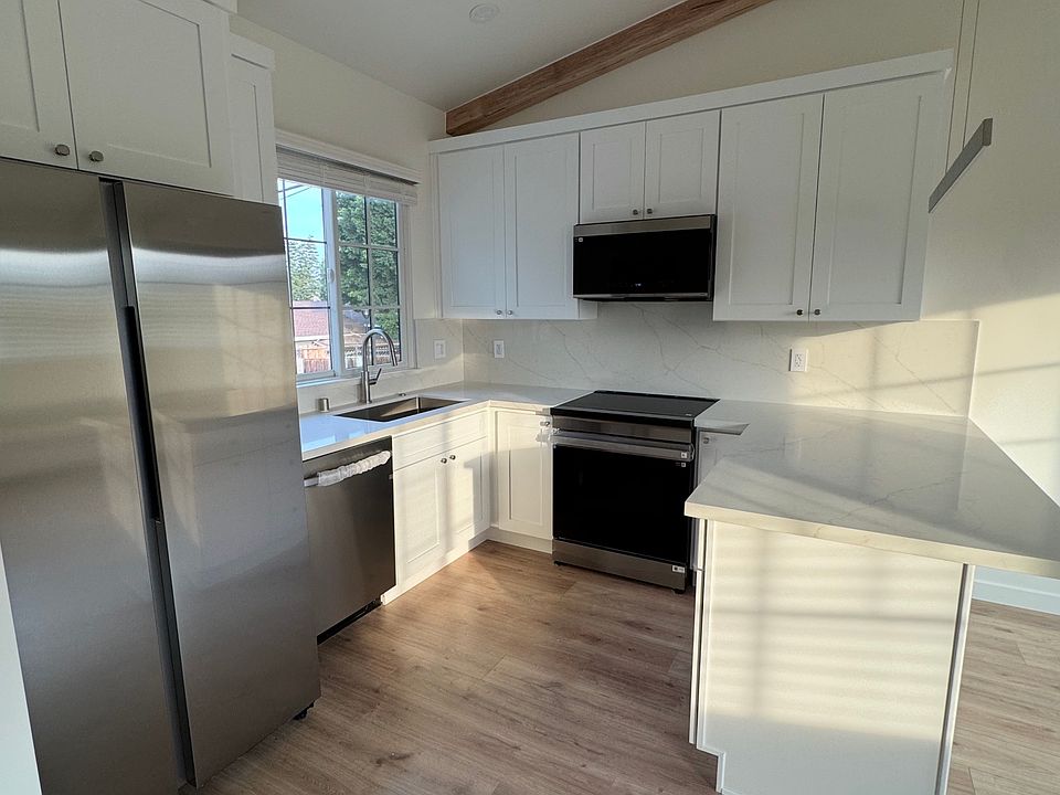Full-Size Modern Kitchen