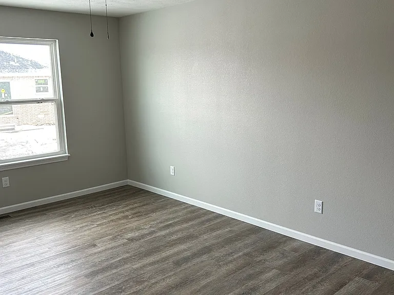 563-561 Goodman Dr #561 — Photo 11