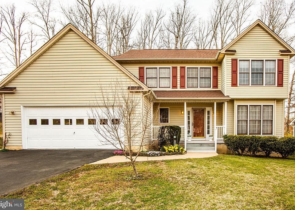 Fabulous colonial in Red Rose Village