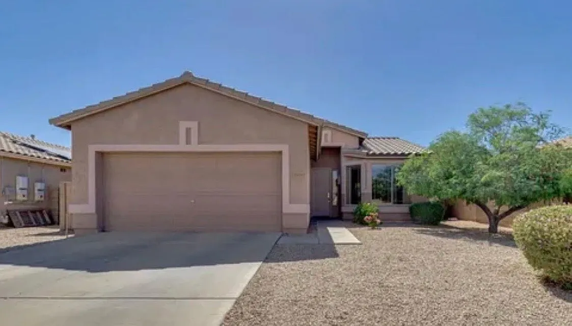 3 bed, 1436 sqft, $1,950 — Photo 1
