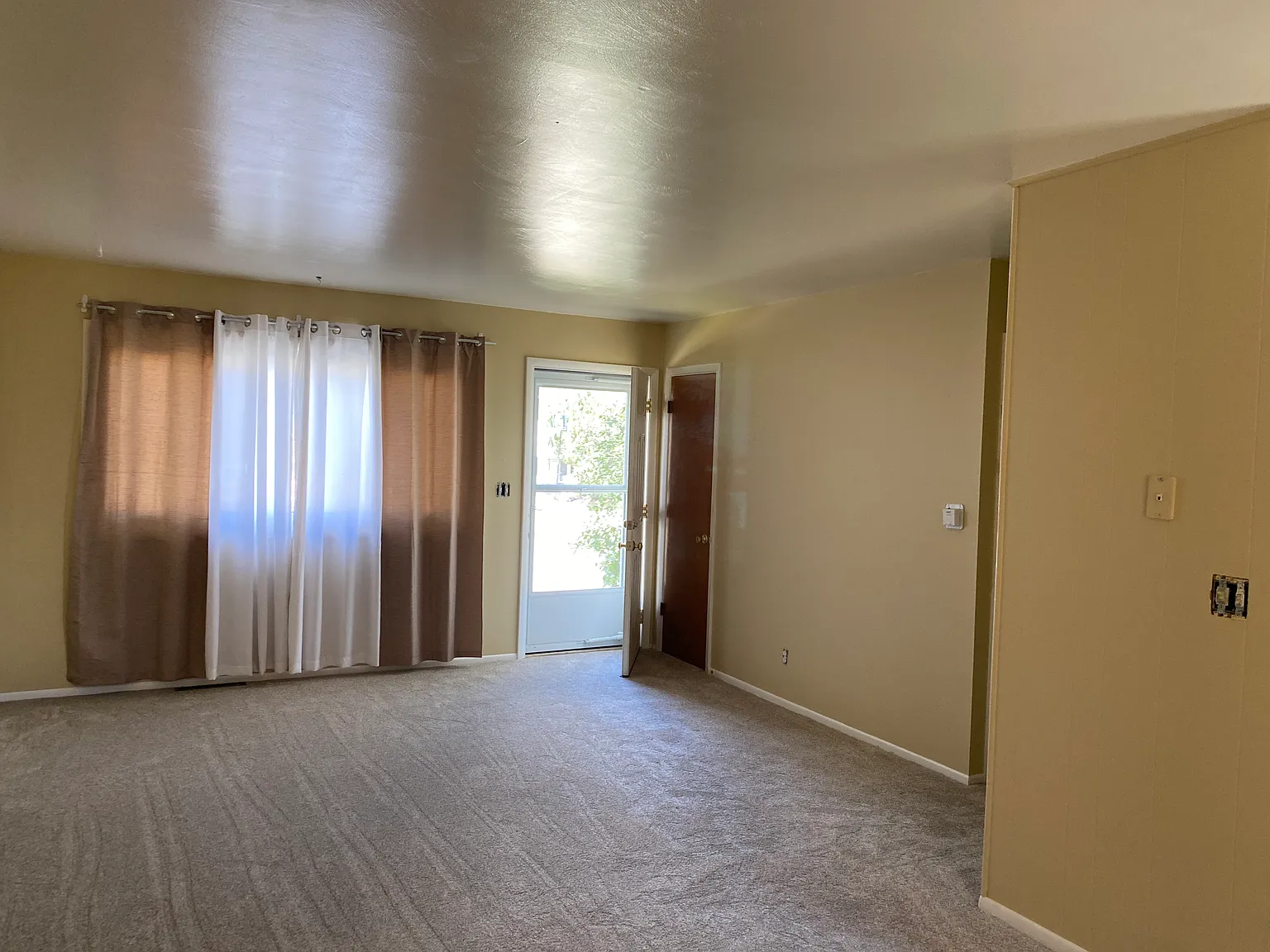 3 bed, 925 sqft, $1,350 — Photo 3