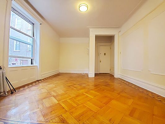 3rd image of 986 Bergen St #1B