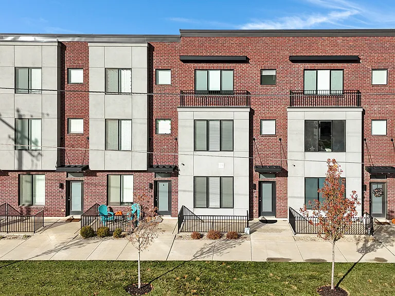 25 E Center St #64 — Photo 3