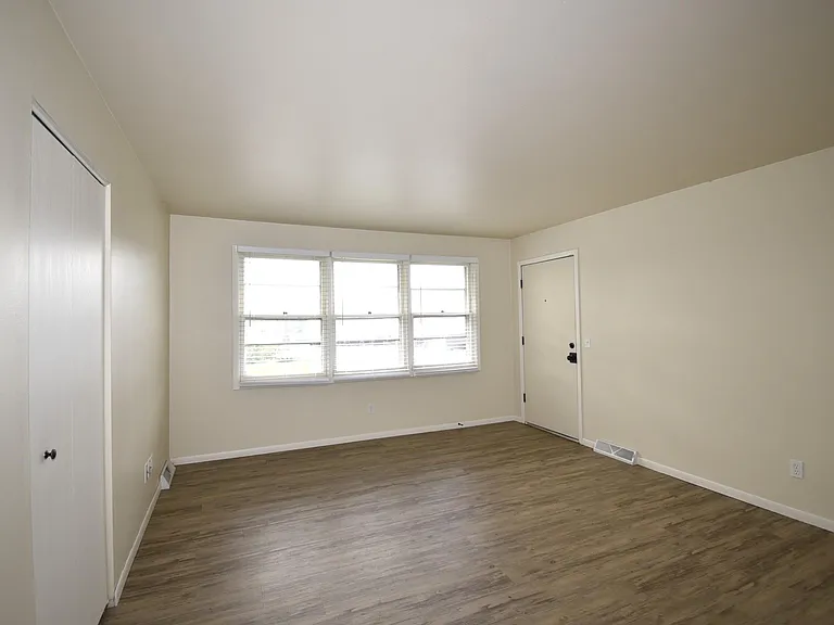 832 Kellogg Ave — Photo 6