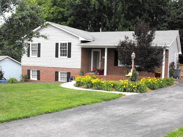 1st image of 70 Cove Hills Ln