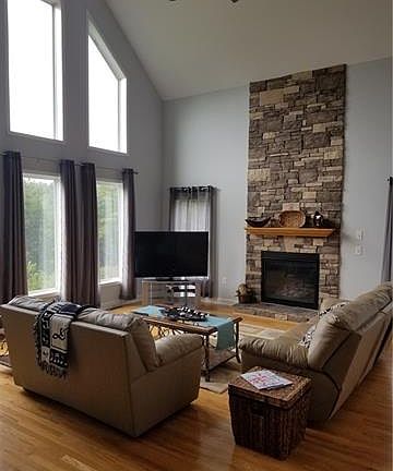 3rd image of 2065 Robert Dr