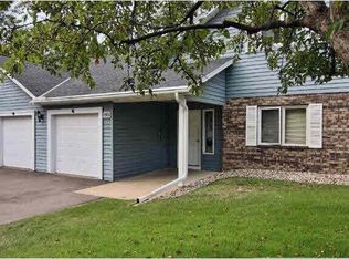 1915 Fox Ridge Dr, Saint Paul, MN 55118