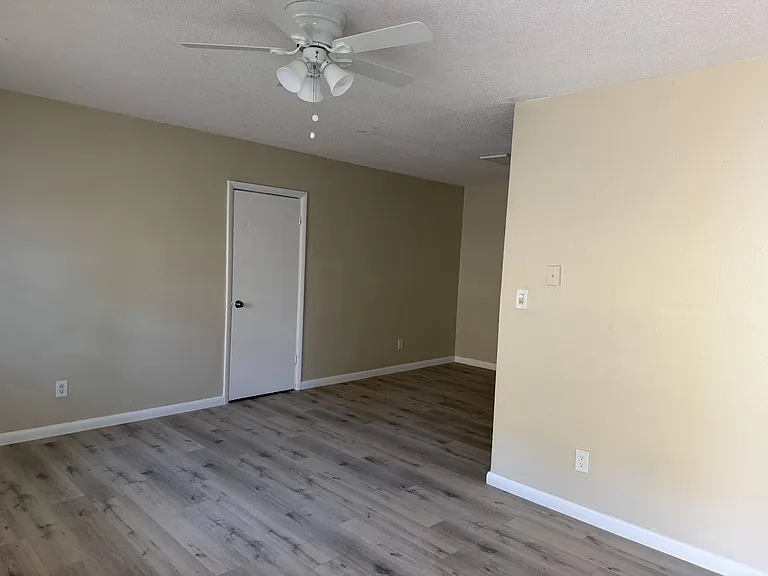 1004 NW 2nd St #1 — Photo 3