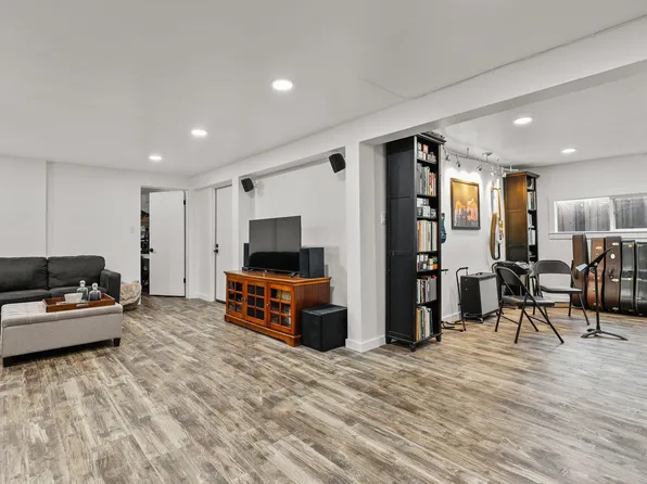2565 North St, Redding, CA 96001