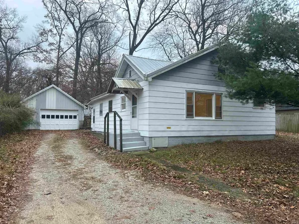 8176 N Blackhawk Ave, Walkerton, IN 46574