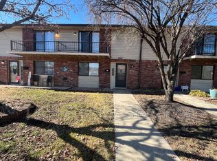 1090 Greenwood Trail West Dr, Greenwood, IN 46142