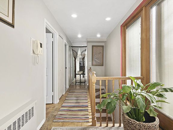 4th image of 305 W 22nd St APT 6B